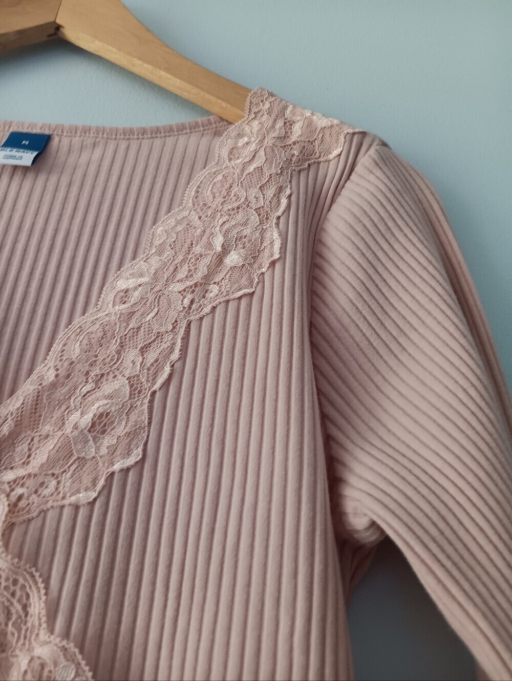 Old Navy Petal Pink Coquette Lace Accent Ribbed V Neck Top M - Picture 5 of 7
